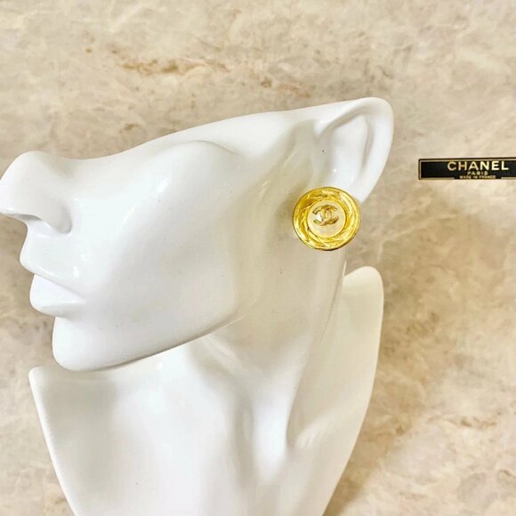 Authentic CHANEL Coco Mark Pearl Earrings w/Gold Logo & RoundChain bsj393-121225 - Picture 2 of 4